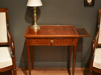 Table à écrire en marqueterie