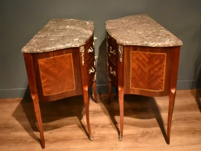 Deux petites commodes en marqueterie