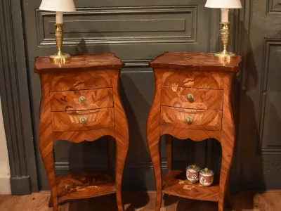 Paire de chevets de style Louis XV en marqueterie