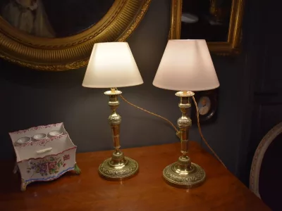 Paire de lampes style Louis XVI