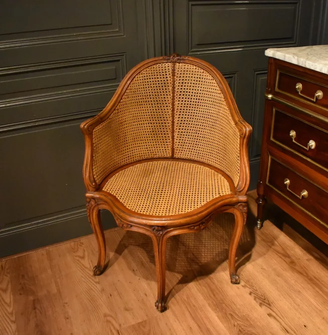 Fauteuil de bureau canné de style Louis XV
