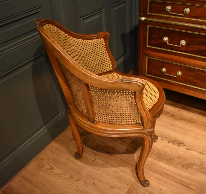 Fauteuil de bureau canné de style Louis XV