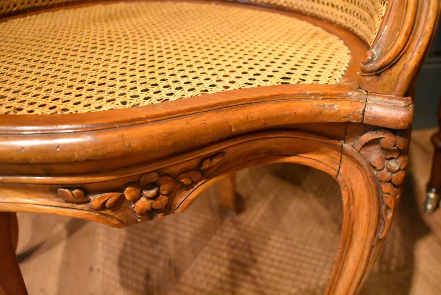 Fauteuil de bureau canné de style Louis XV