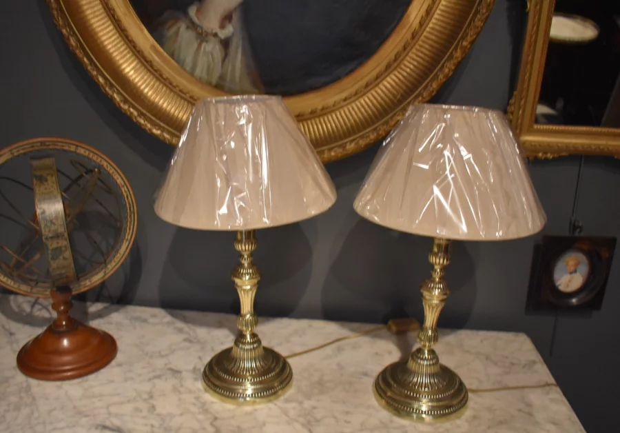 Paire de lampes de style Louis XVI