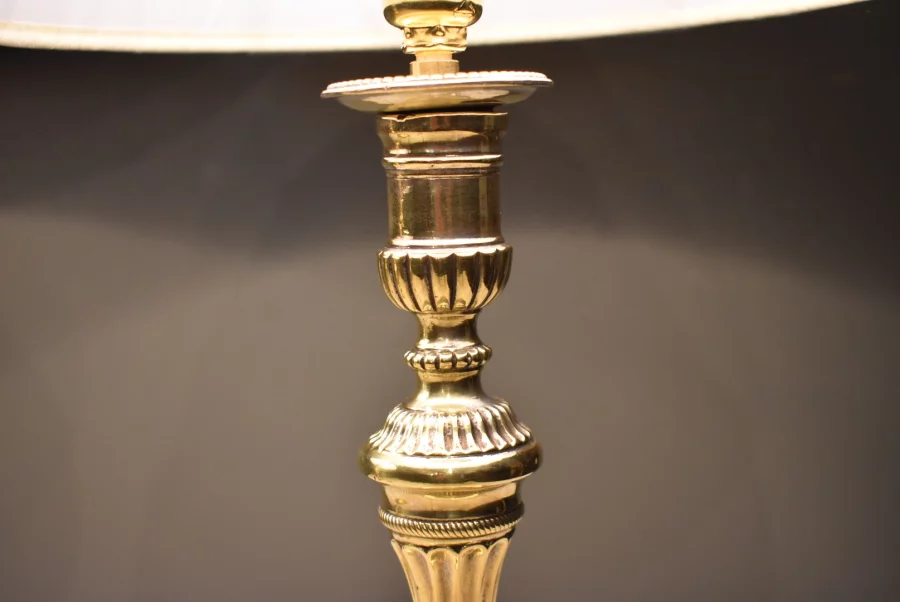 Paire de lampes de style Louis XVI
