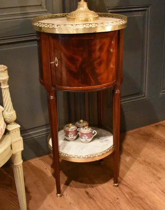 Chevet en acajou Louis XVI