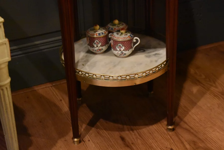 Chevet en acajou Louis XVI