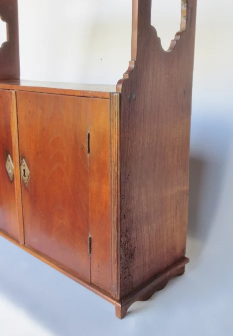 Étagère murale, XVIIIe siècle.