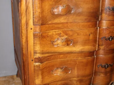 Commode Arbalète en Noyer XVIIIe
